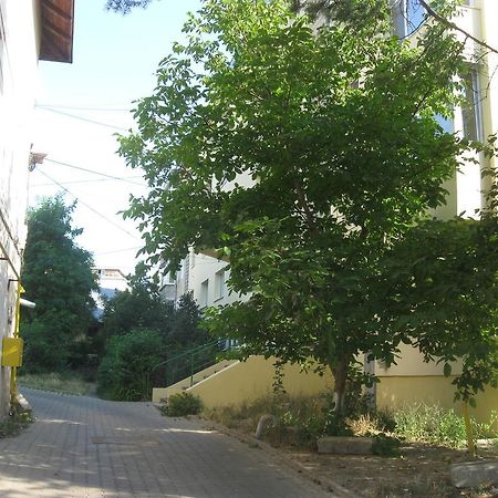 Lary Apartament Suceava Buitenkant foto